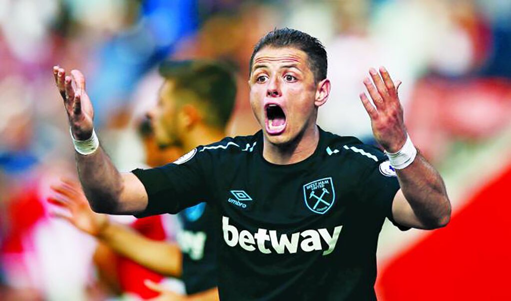 Chicharito podría salir del West Ham