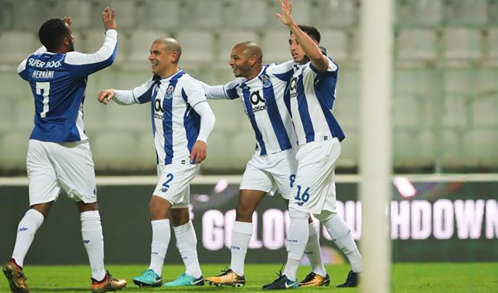 Porto gana con goles mexicanos