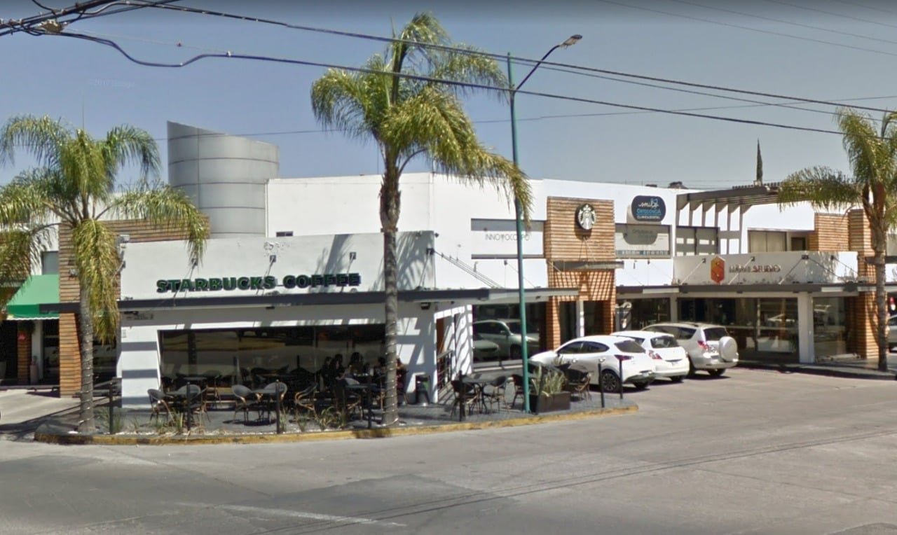 Asaltan Starbucks de Lomas 