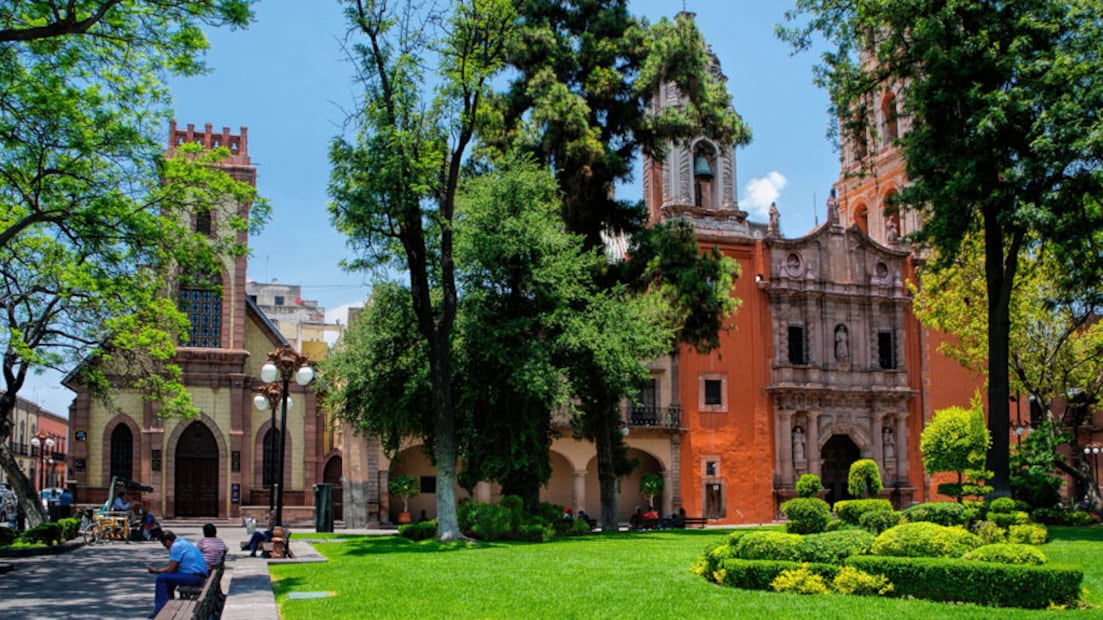 Jardín Guerrero, mejor conocido como "Jardín de San Francisco", en el Centro Histórico de San Luis Potosí. Foto: ciudadespatrimonio.mx
