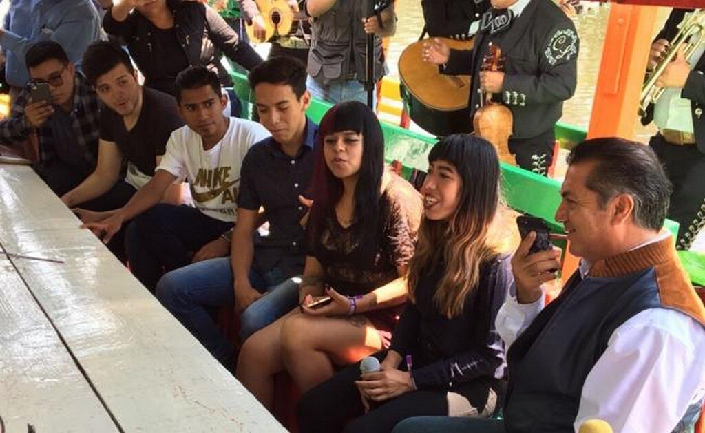 “El Bronco” se reúne con jóvenes en Xochimilco