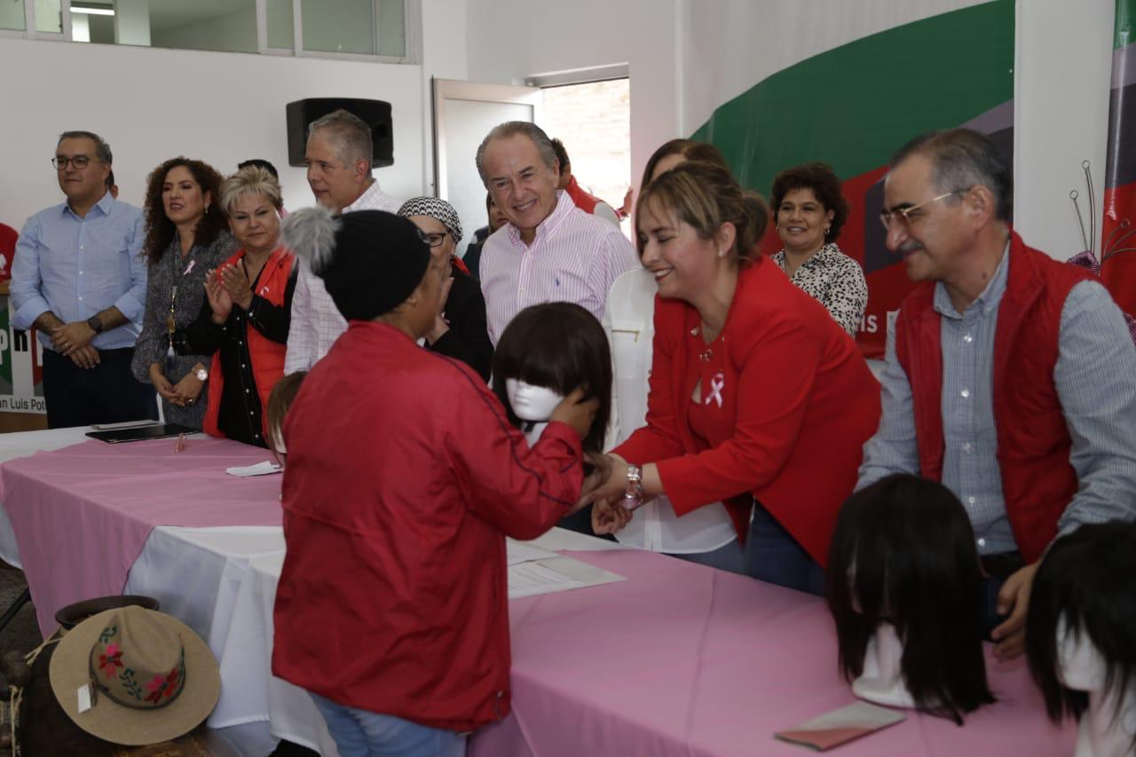 Entrega PRI pelucas oncológicas de campaña de colecta de cabello