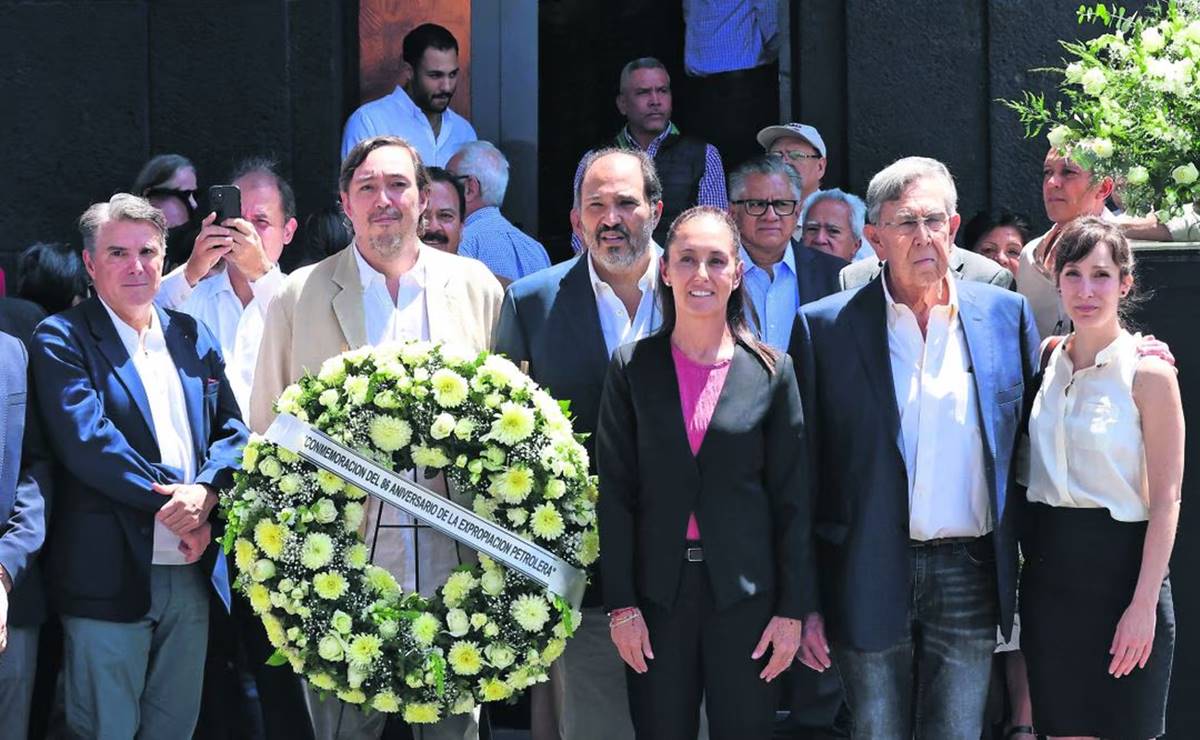 La candidata presidencial de Morena, Claudia Sheinbaum (cuarta de izq. a der.), acompañó a Cuauhtémoc Cárdenas y a su familia en el 86 aniversario de la Expropiación Petrolera. Foto: Fernanda Rojas / EL UNIVERSAL