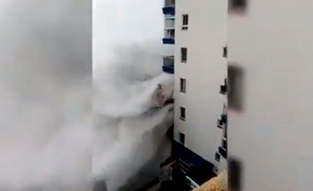 (VIDEO). Captan olas de 6 metros de altura que golpean edificio en isla de España