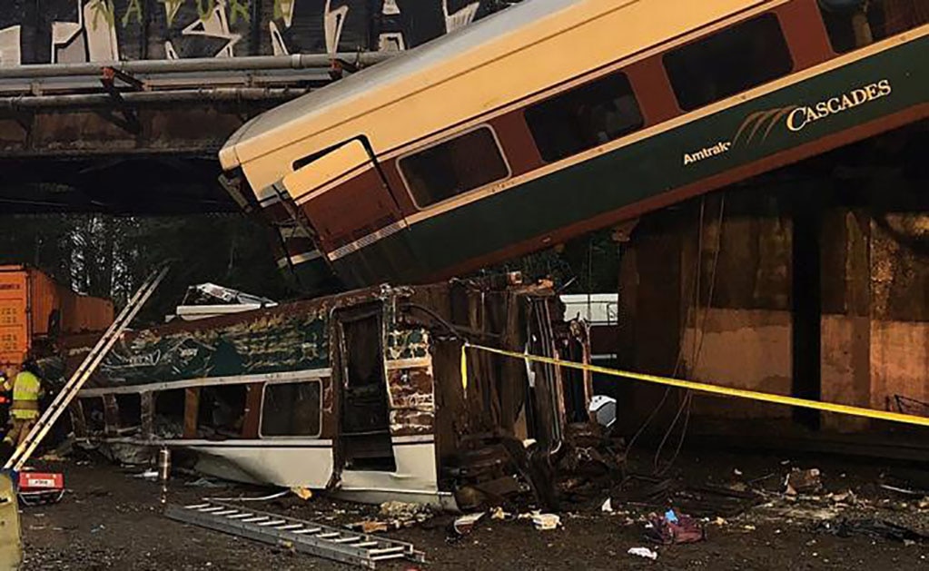 Reportan múltiples heridos y víctimas mortales tras accidente de tren en EU