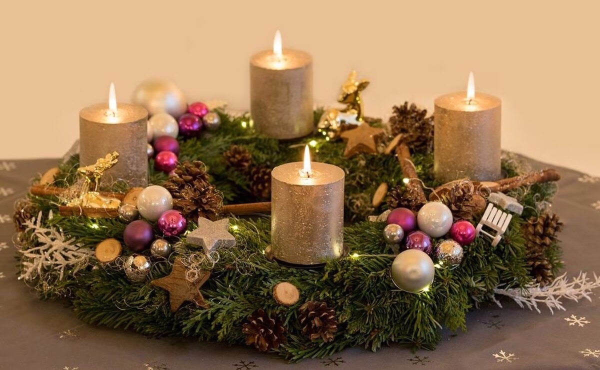 ¿Qué significa la Corona de Adviento que adorna los hogares en Navidad?