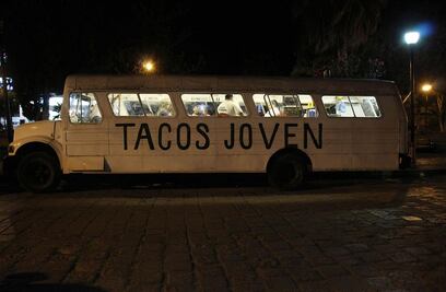 Súbale hay comida: Tacos joven