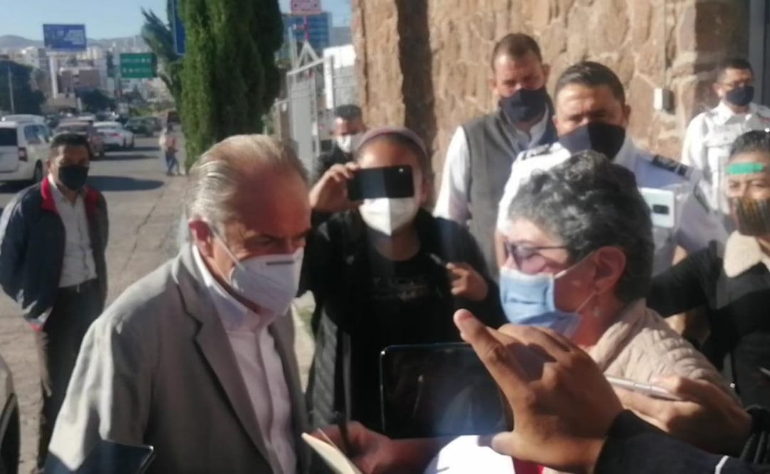 Madre de dentista asesinada en 2018 entrega petición de justicia a JMCL