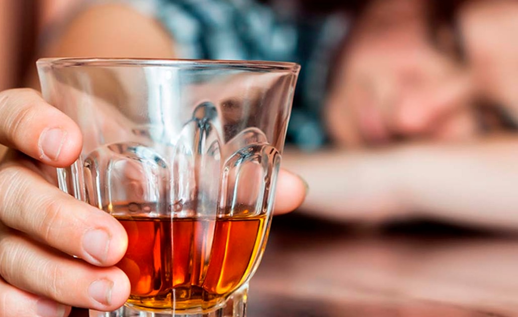 Incrementan casos de alcoholismo en mujeres