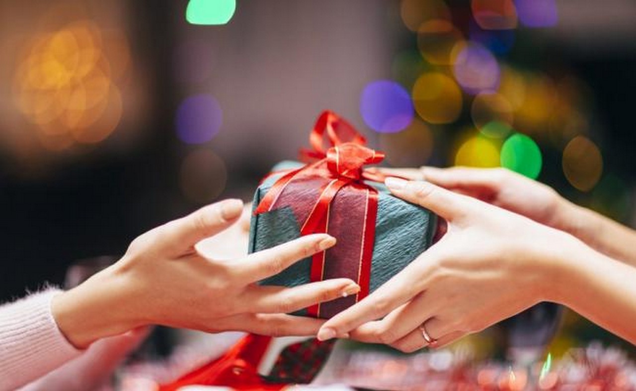 Por qué hacer regalos es mejor que recibirlos (según la ciencia)