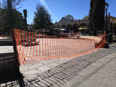 Entre cintas y vallas, fieles veneran a la Virgen en Basílica Santuario de Guadalupe