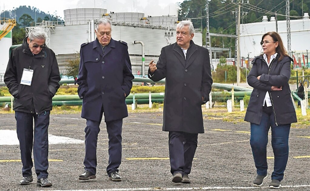 De gira, Bartlett disfruta cobijo y respaldo de AMLO