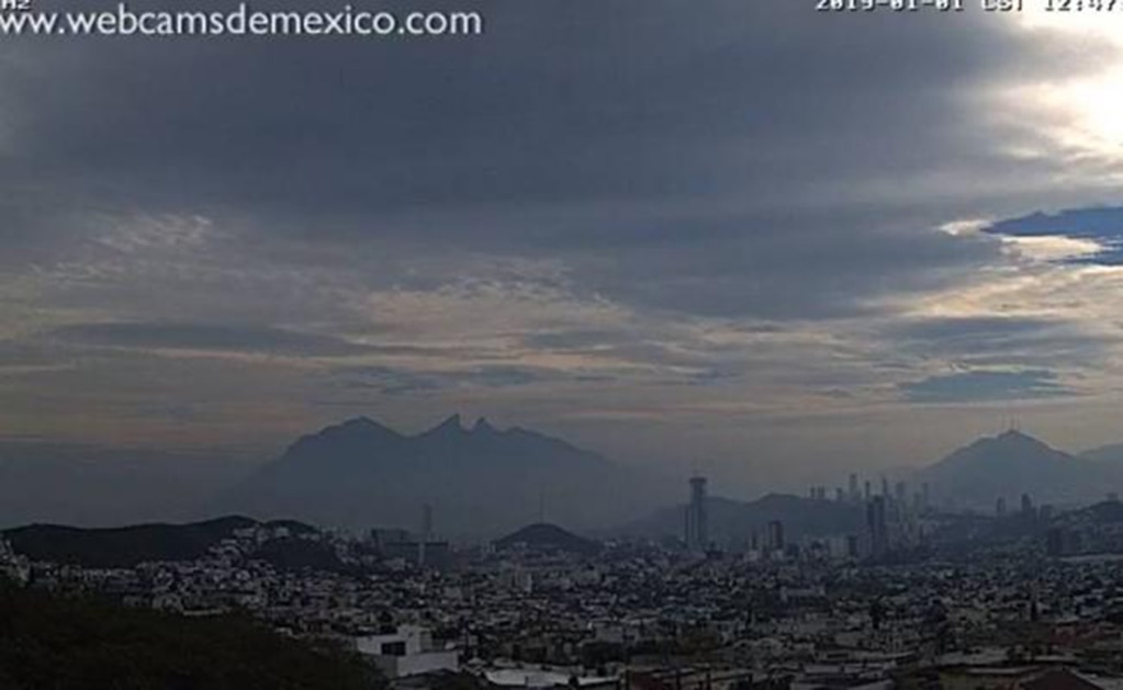 Pirotecnia y carnes asadas elevan contaminación en Monterrey; declaran contingencia