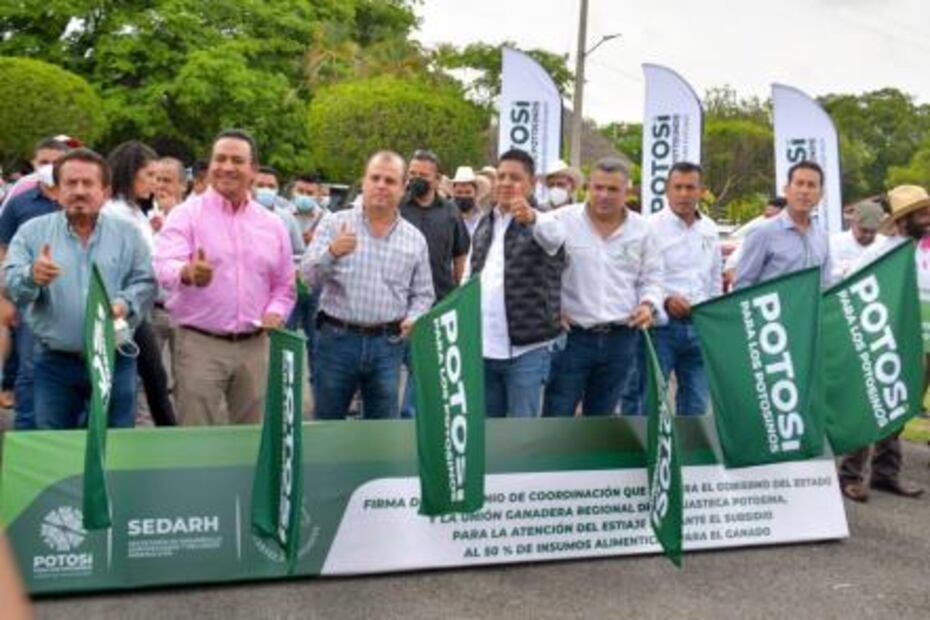 "El límite lo ponen ustedes", dice Gallardo a ganaderos al entregar apoyos económicos e insumos para el ganado