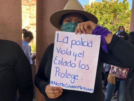  “Me cuidan mis amigas, no la policía”; reclamen mujeres en #BrillanteadaSLP