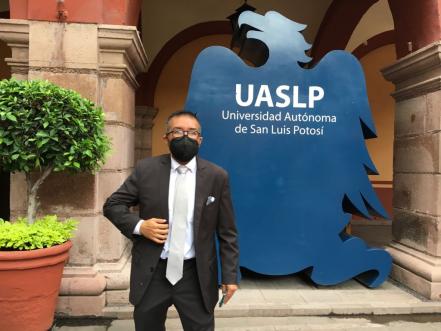 Leonardo Viggo Campa, primer hombre trans en recibir título por la UASLP 