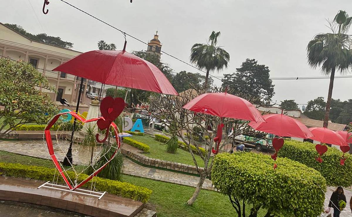 Aquismón se pone romántico; decoran con temática del amor al pueblo mágico de SLP