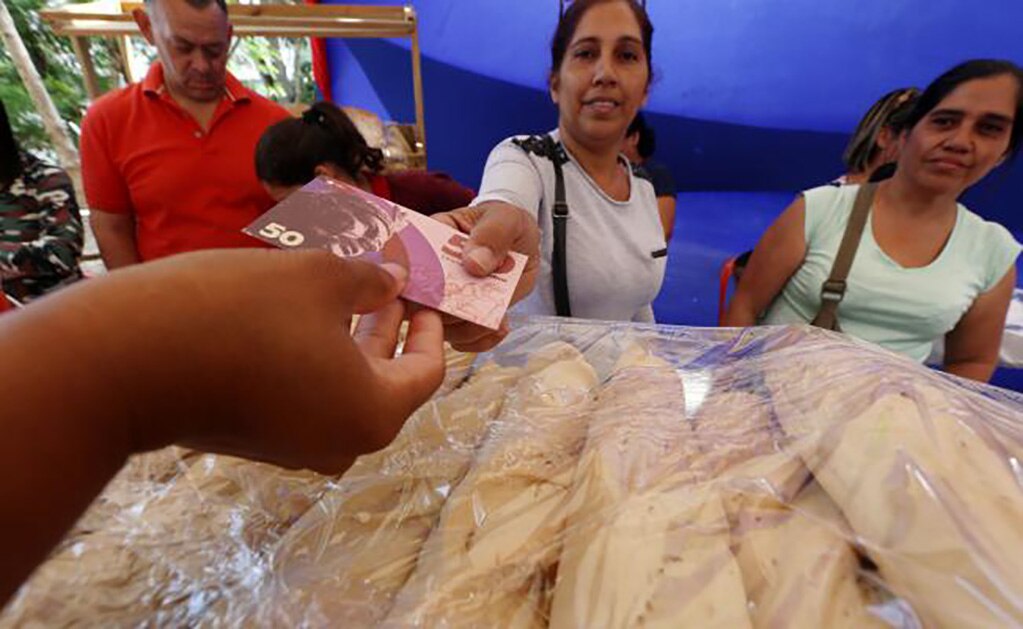 Caracas lanza una nueva moneda para comprar comida
