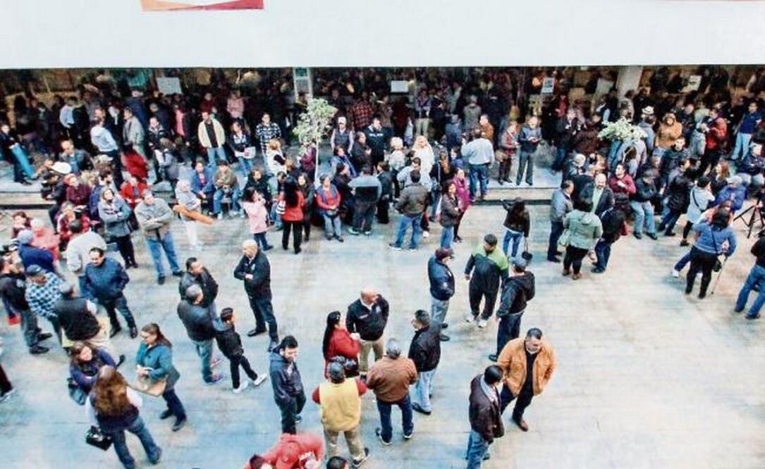 En Baja California, trabajadores cerraron las oficinas gubernamentales en señal de desaprobación por el incumplimiento de sus pagos. (JOEBETH TERRÍQUEZ. EL UNIVERSAL)