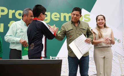 Con pólizas de seguro, Ricardo Gallardo garantiza atención medica a estudiantes de San Luis Potosí