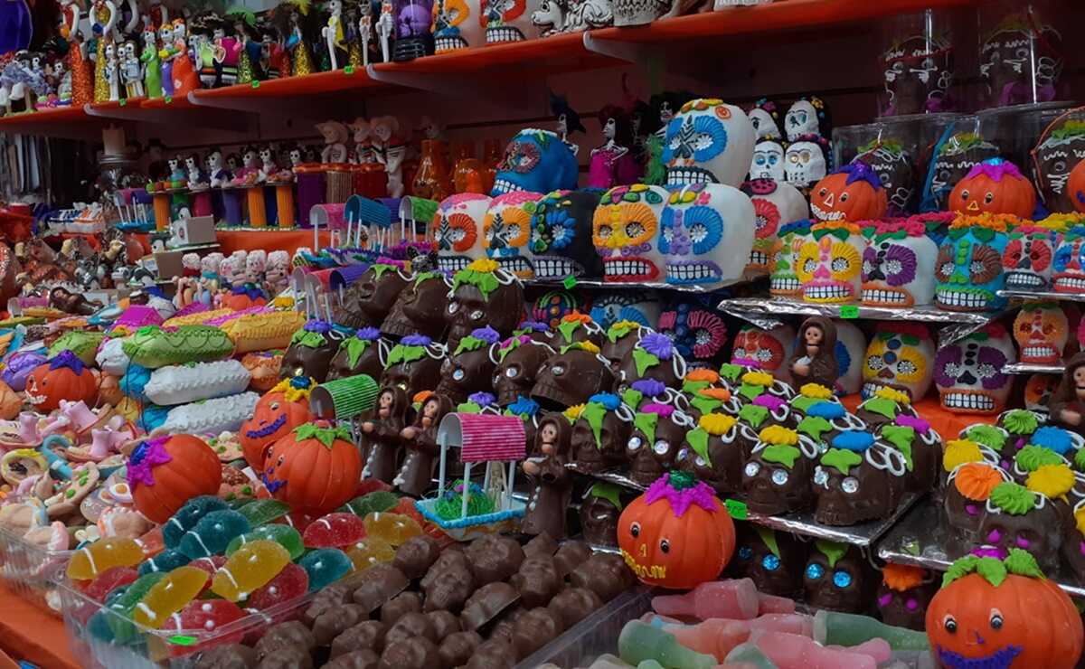 Productos de Día de Muertos en el Mercado República