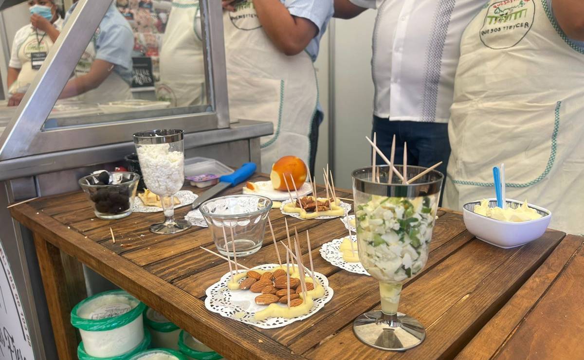 Con quesos gourmet hasta botaneros, así arrancan más de 50 expositores la Feria Regional del Queso en Villa de Reyes