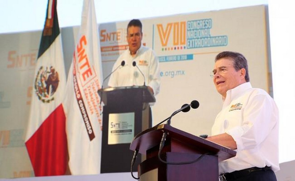 Maestros reeligen a Juan Díaz por 6 años