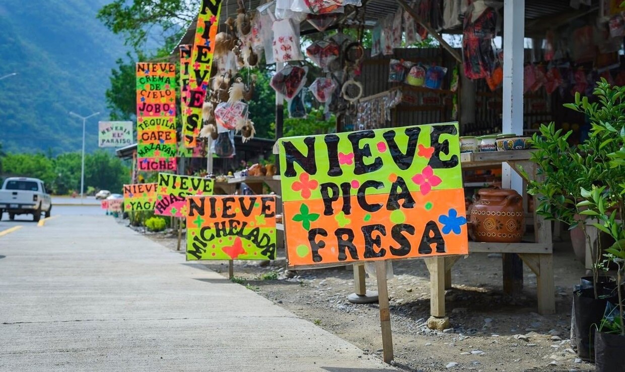 ¿Dónde está el corredor de nieves artesanales más famoso de la Huasteca Potosina? 