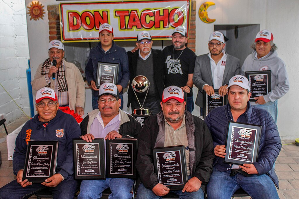 Escudería Don Tacho realiza entrega de reconocimientos a sus pilotos