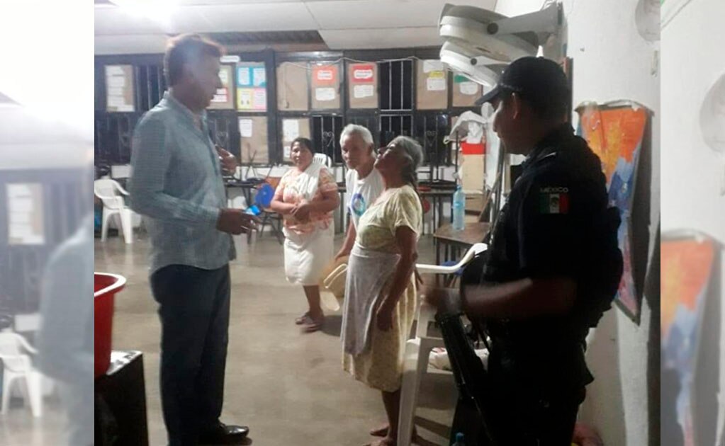 Desalojan a familias por accidente en Matlapa