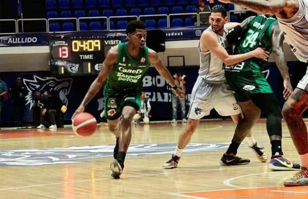 Santos del Potosí ganan el primer juego contra Lobos; cierran con marcador de 73-83. Foto: Especial