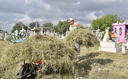 Alistan el panteón "El Saucito" para Día de Muertos; limpieza registra 50% de avance, según Ayuntamiento de SLP 