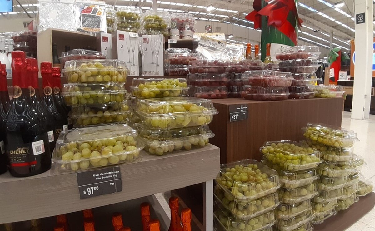 Costo del kilo de uvas en tiendas de SLP. Foto: Regina Arellano