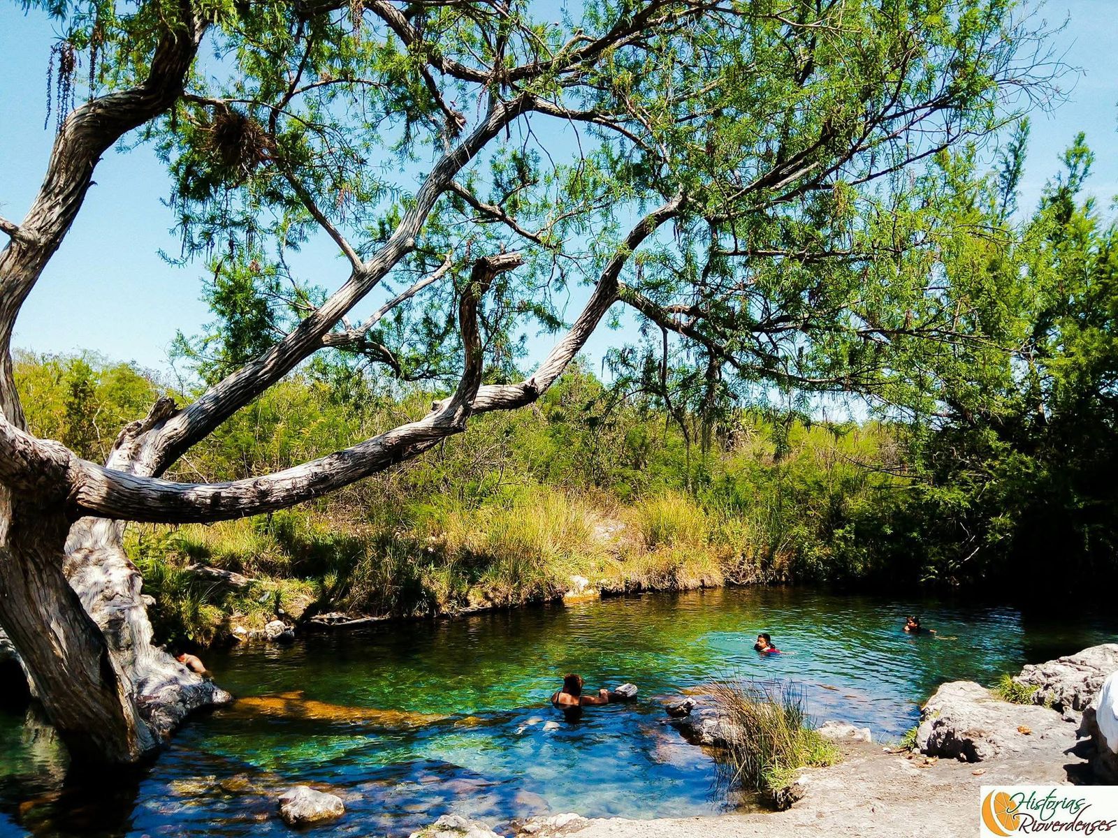 La laguna Charco Azul es un espacio rodeado de tranquilidad
