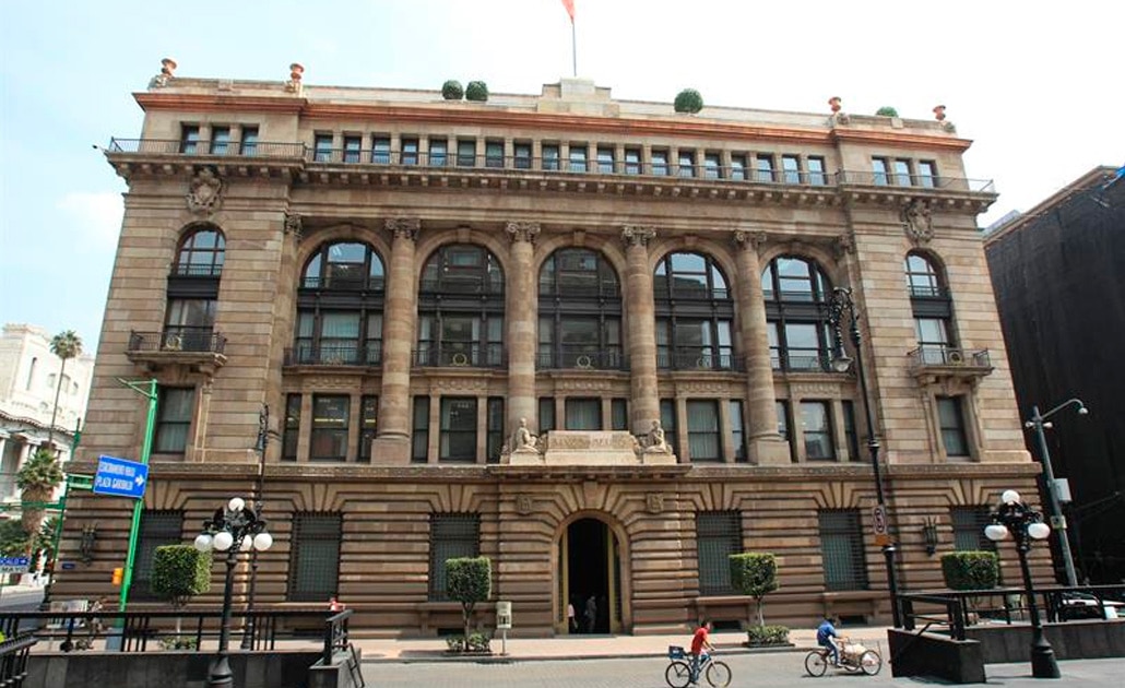 Analistas recortan PIB para 2019 y 2020, según encuesta de Banxico