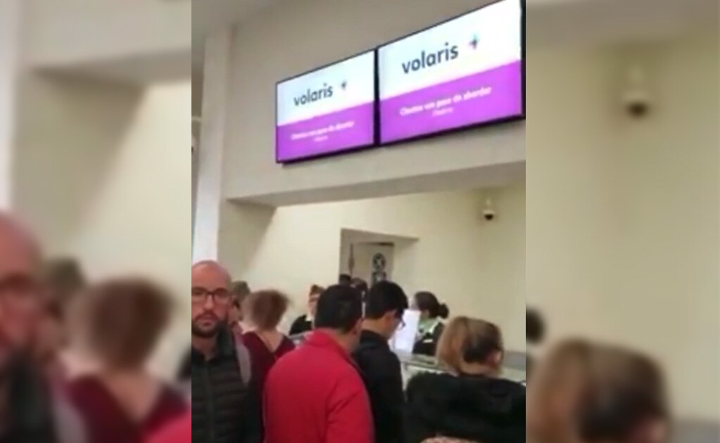 #VIDEO Usuarios de Volaris se inconforman por cancelación de vuelo en SLP