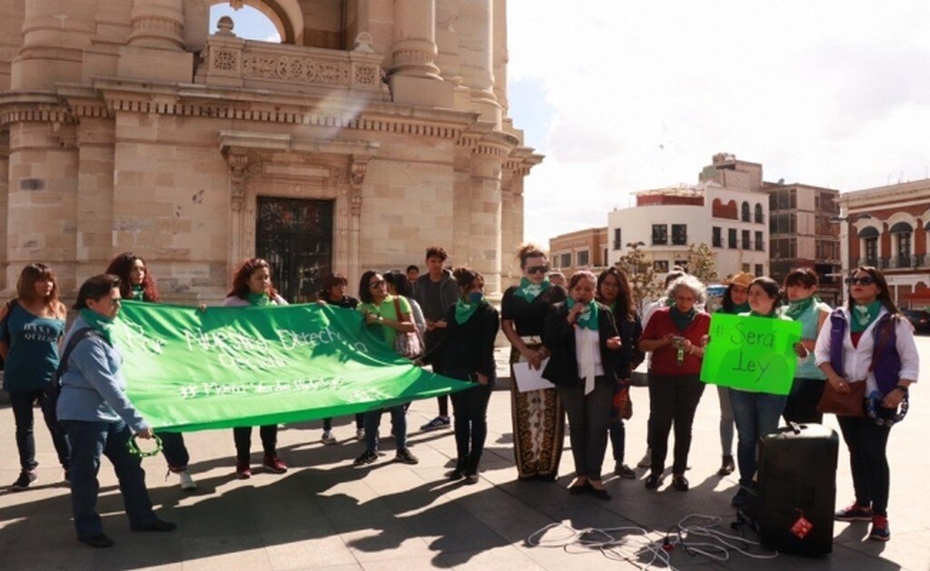  Marea verde acusa que iniciativa del PAN es persecutoria de las mujeres