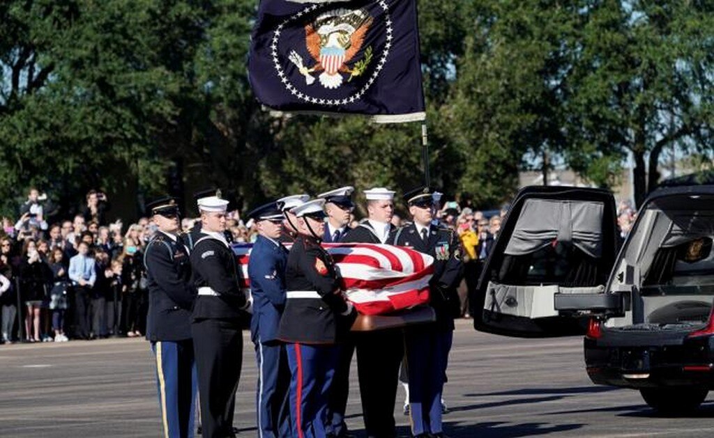  Trasladan cuerpo del ex presidente George H.W. Bush a Washington