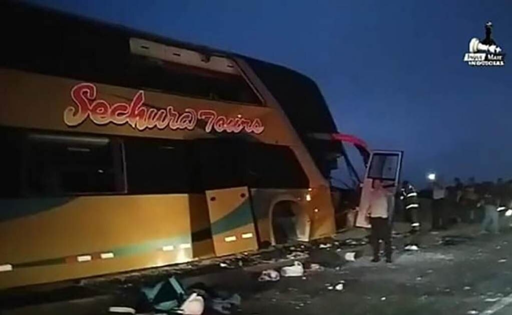 Fallecen ocho personas tras despiste de bus que iba al sepelio de Alan García