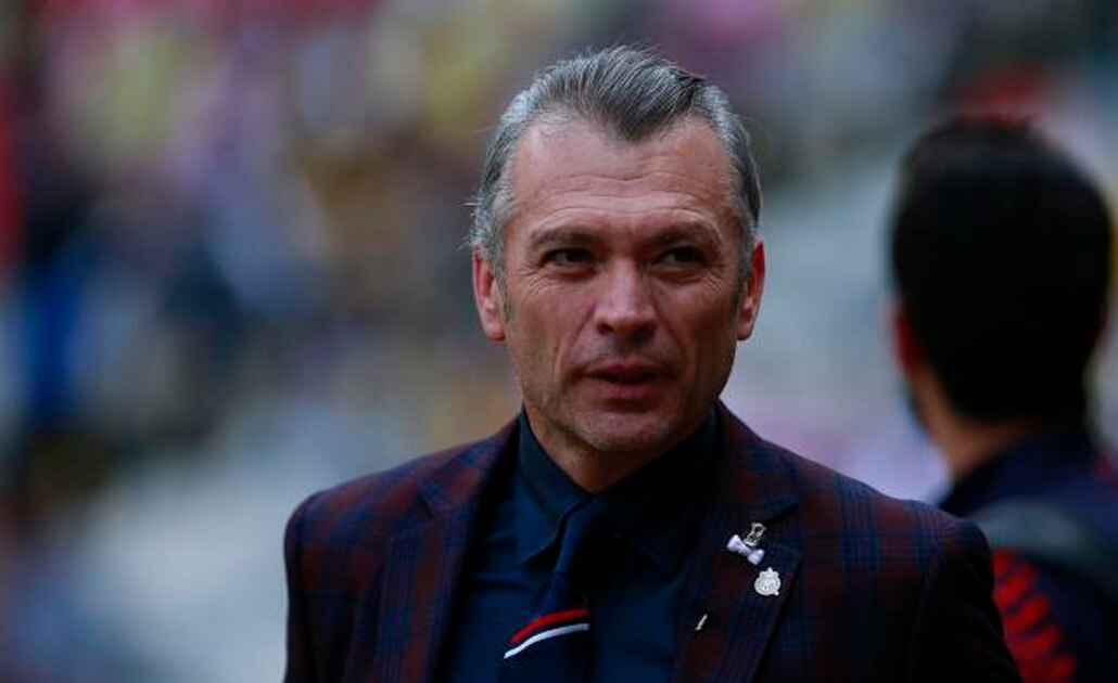 Afición de Chivas pide la salida de Higuera por fracaso en el Mundial de Clubes