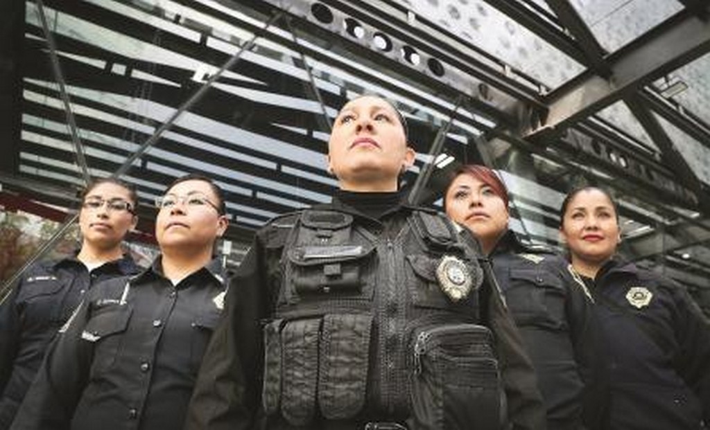 Mamás policías, en la línea de fuego