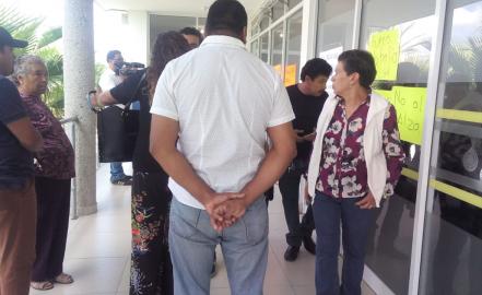 Natalia Castillo es recibida con manifestación en Interapas de Soledad