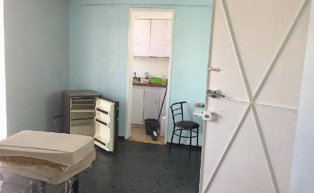 Los departamentos del edificio 49 de la calle Illinois, donde rescataron a 18 mujeres víctimas de trata, tienen una renta de 3 mil pesos a la semana (ESPECIAL)