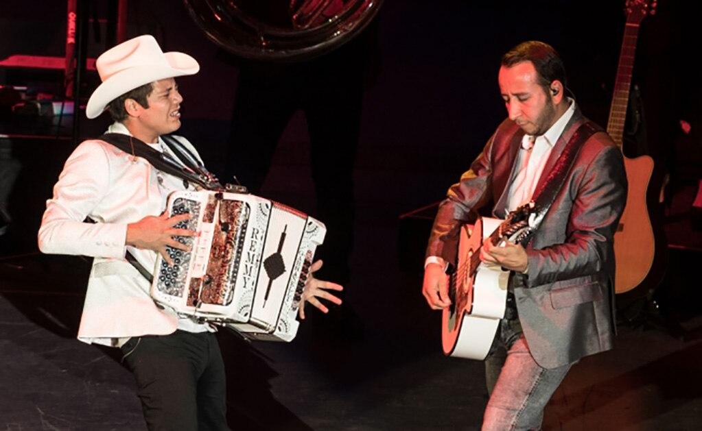 Presenta Remmy Valenzuela su show sin armamento