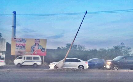 En riesgo de caer un poste de luz sobre Periférico sur de la capital; "es competencia estatal", dicen autoridades locales