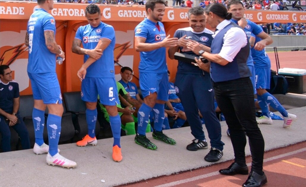 Me emocionaría muchísimo entrenar a Cruz Azul: Palencia