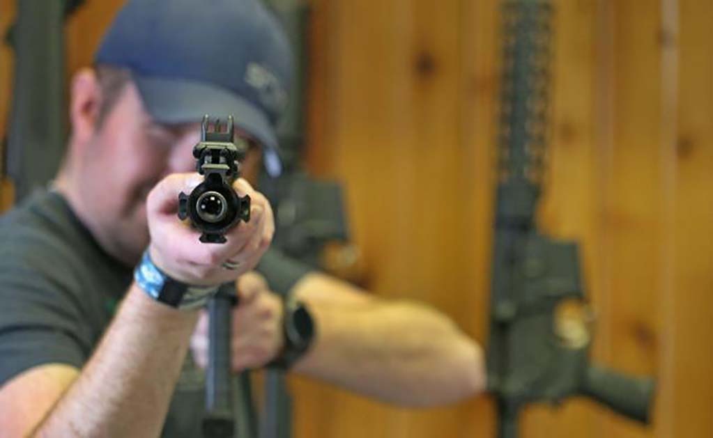 Tras tiroteo, legisladores de Florida aprueban ley para armar a profesores