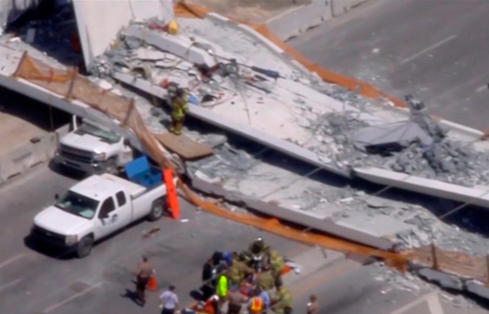 Al menos cuatro muertos y nueve heridos por desplome de puente en Miami