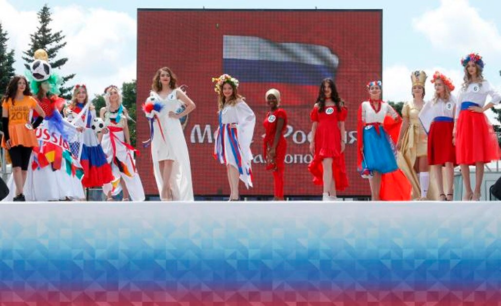 Mujeres rusas son libres de relacionarse con extranjeros durante Mundial: Kremlin