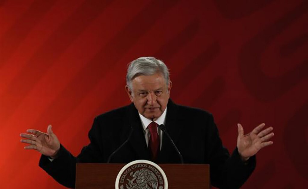 López Obrador tacha a Fitch de hipócrita y cómplice de la corrupción en Pemex